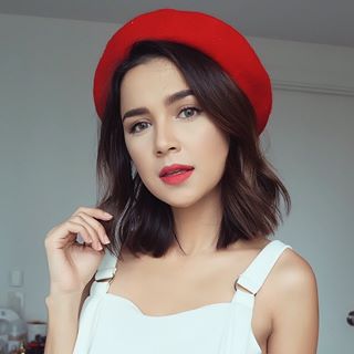 歐美少見的甜美女孩 PIA 天使般的臉孔 和甜滋滋的笑容 讓人心都融化了..... - 歐美美女 -