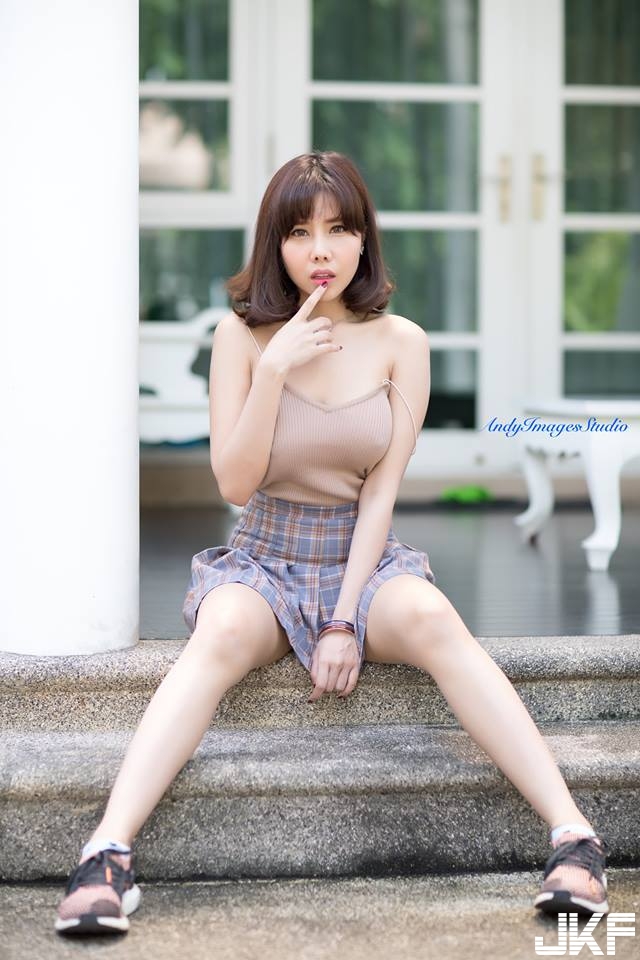不穿內衣94好舒服！超豪放妹子「大露乳首」 細肩帶小背心貼身的連形狀都好清楚！