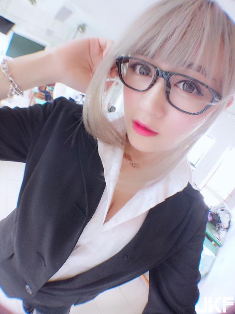 混血甜心「箐箐兒」突襲TSE寫真展！性感女老師的「寫真大逆襲」！