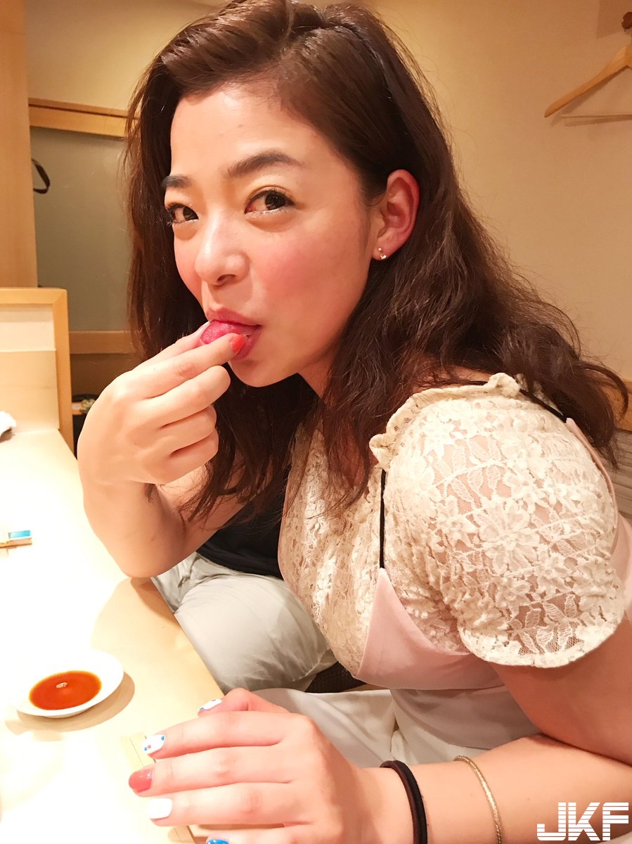日本「H奶虎牙妹」大尺上鏡　巨乳把襯衫撐爆！在TSE捕捉她一起練習中文吧！