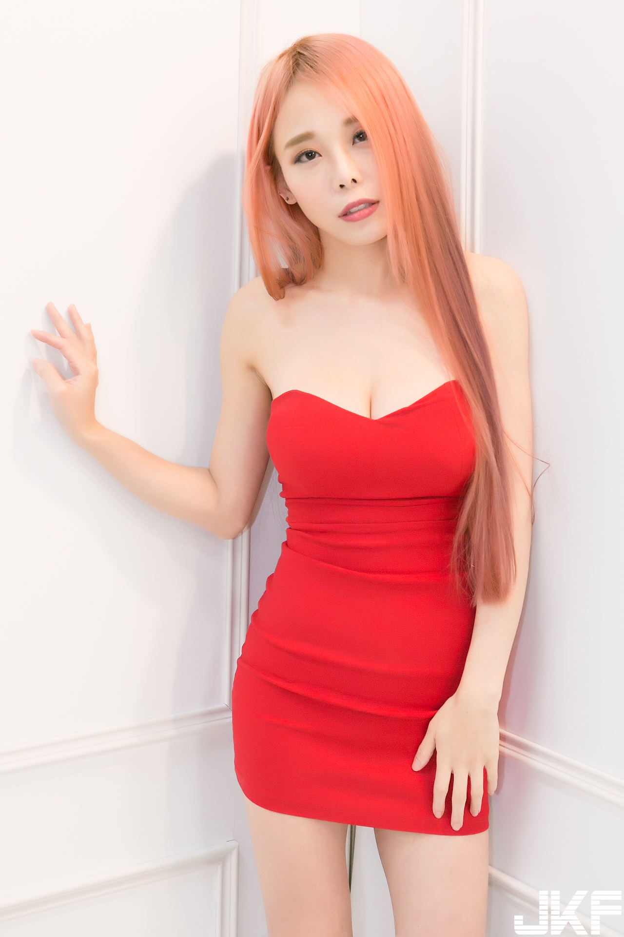 女神搜查線來了！「爆乳女店長」等你來光臨！「超兇猛Ｅ奶」好想打包回家啊！