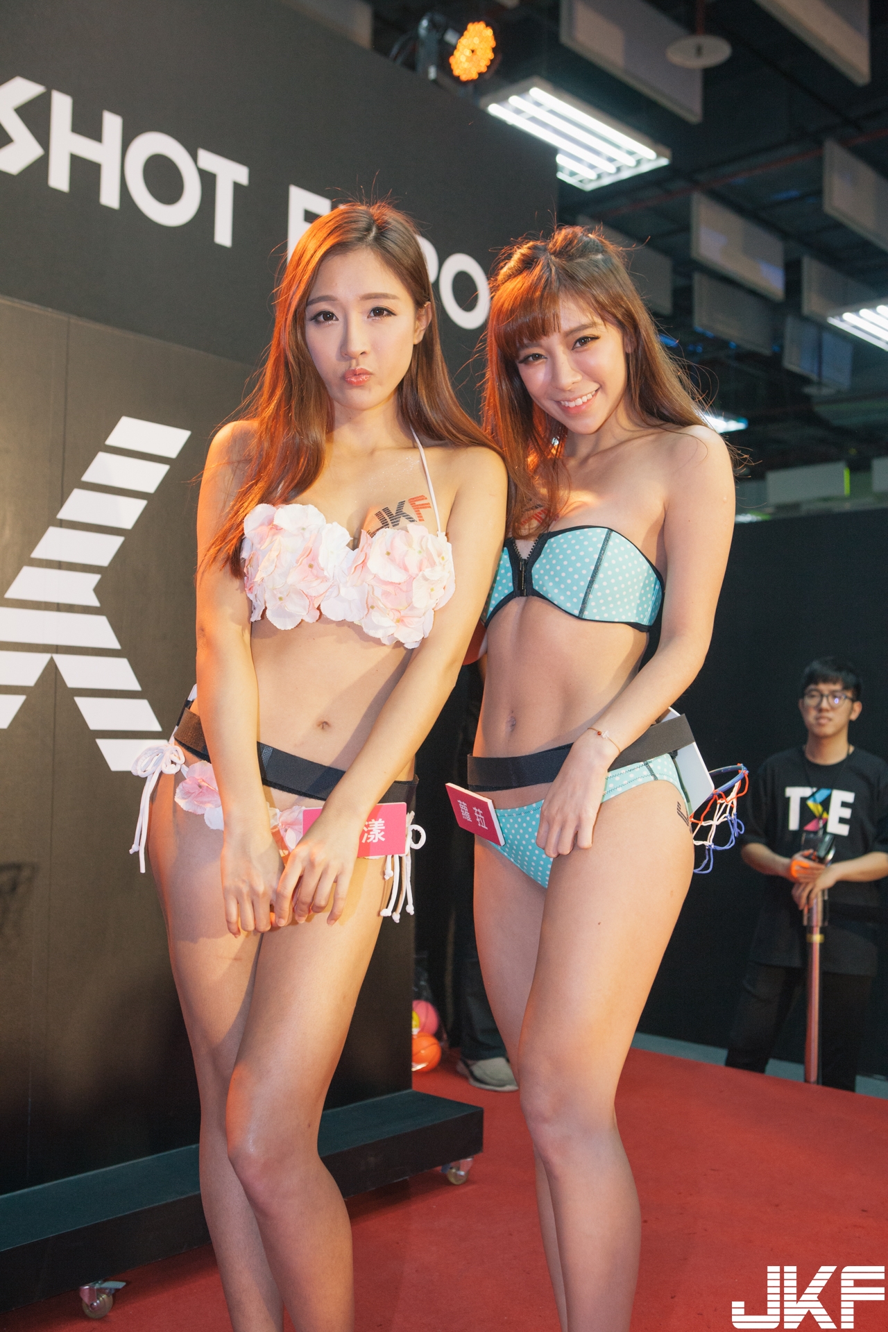 各位選手預備「射到進洞」！女神翹起美臀被球衝撞！特寫畫面太猛&#8230;