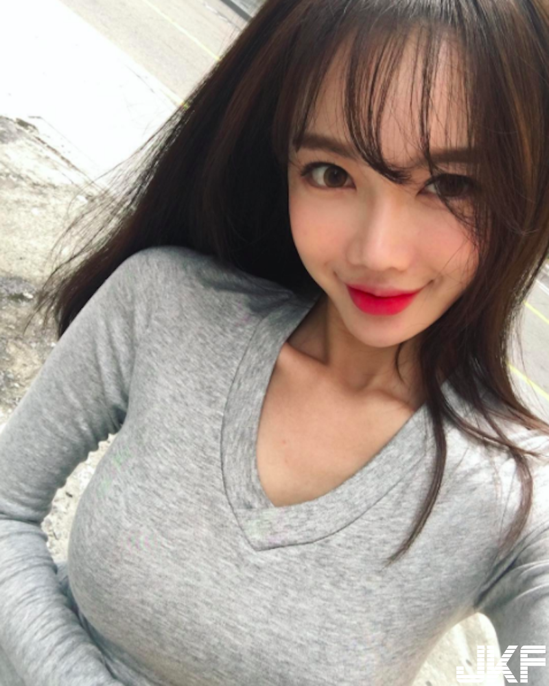 超完美「女友身材」！白白嫩嫩「大奶正妹」94你的菜！前凸後翹太撩人了！