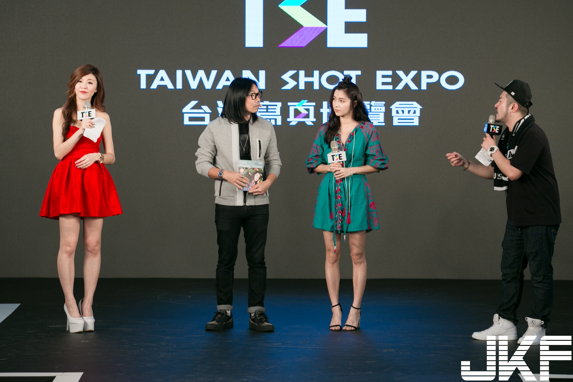 女友笑了！知名攝影師「黃天仁」教你用手機拍出女神照！鎖定今天寫真博覽會！