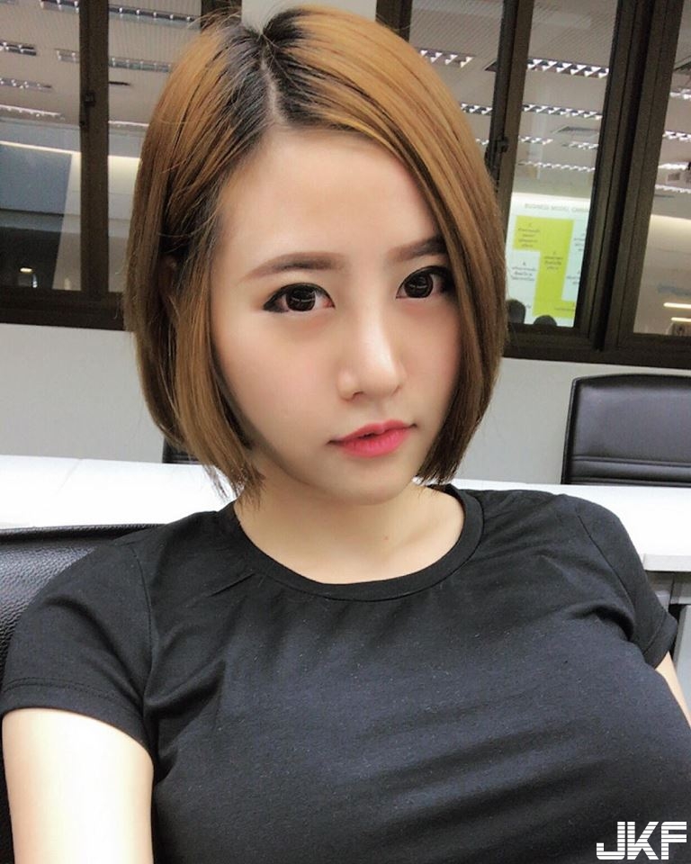 捕獲「肉攤巨乳妹」切肉時胸部的震動讓人不敢直視：請問胸前的肉一斤多少&#8230;&#8230;