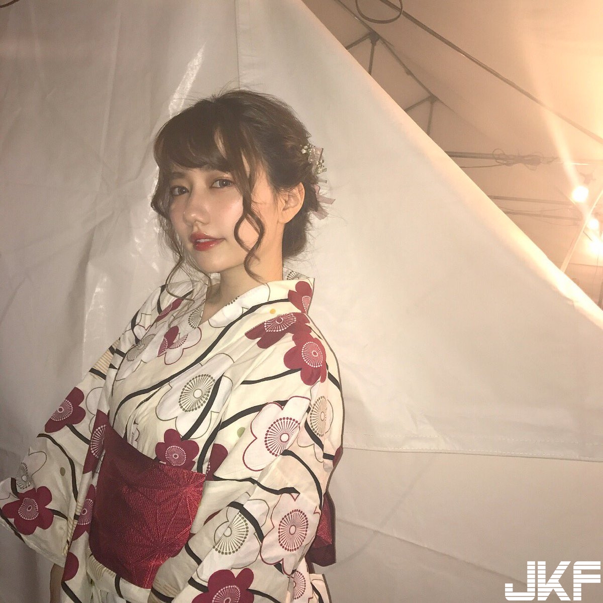 最年輕的「高中生社長」！正妹15歲就創立公司　有外表又有才華的現充！