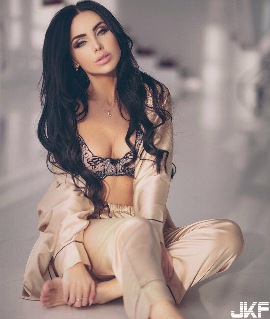 空靈系美女 Marianna Markina 古銅色肌膚 誘人的S形曲線 讓人陷入瘋狂........... - 歐美美女 -
