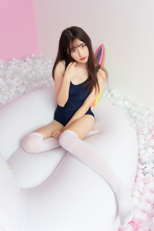 少女的粉紅色幻想！「清純蘿莉」的史庫水終極誘惑，in 好 in 滿！