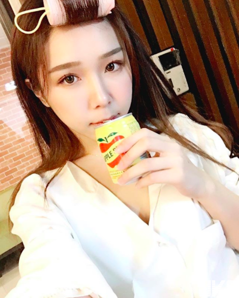 「大奶女主播」身材超OP！胸前「車頭燈」大又亮！我願意被照一輩子啊！