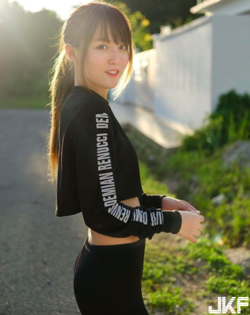 這馬達太強！超正「白皙美腿妹」電臀馬力十足！超邪惡「美體線條」視角真的好壞…