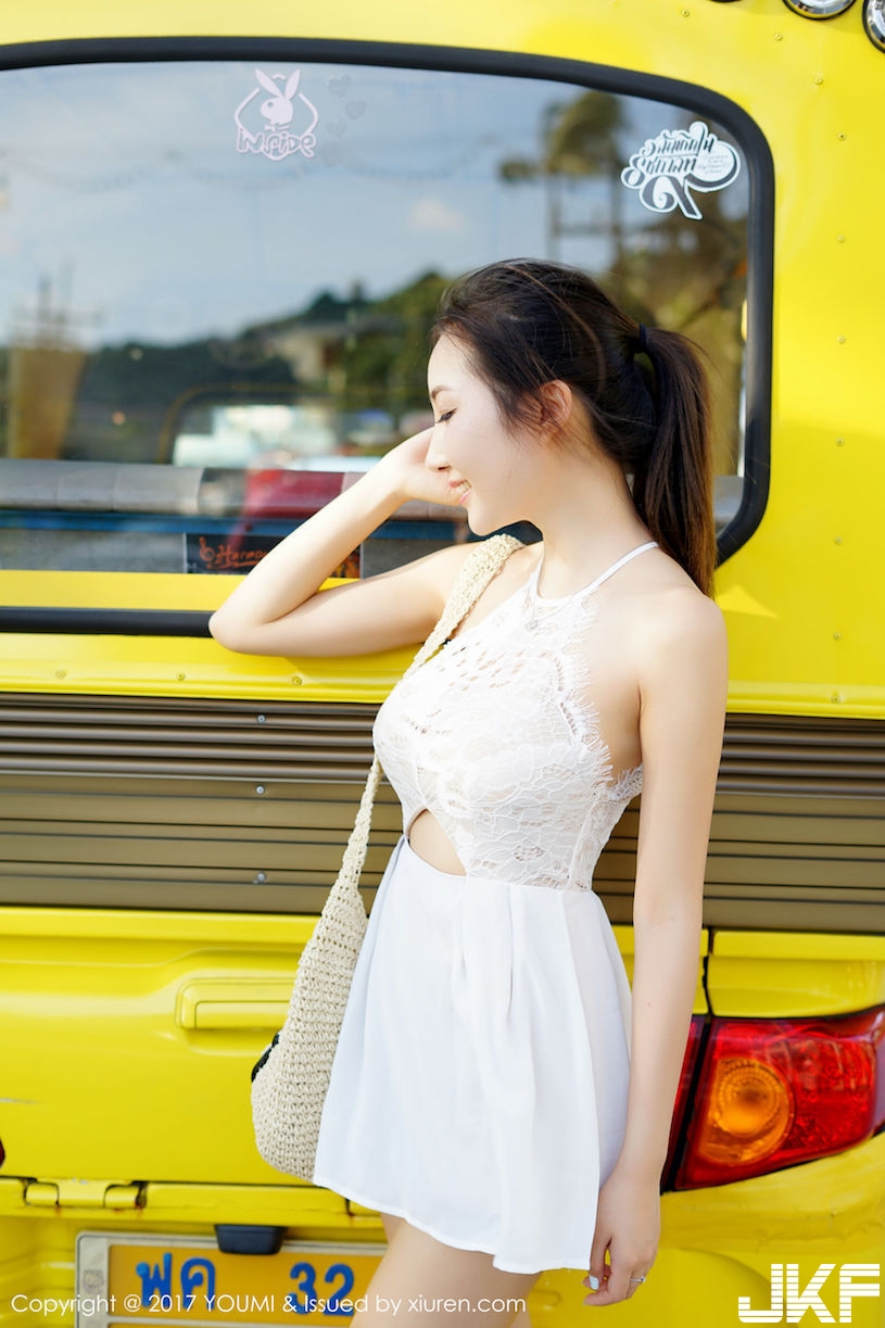 好兇！嫩模「火辣套圖」海邊大秀美乳身材！極緻誘惑「白嫩雪乳」畫面逼死人…