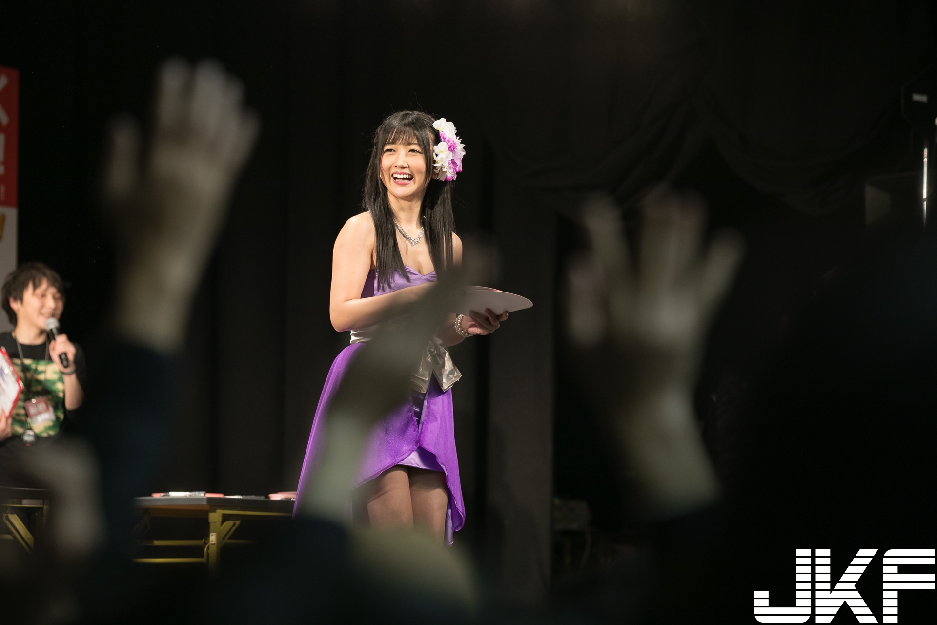 直擊 JAE「粉絲感謝祭」福利大放送！AV 女優台上露小褲褲狂射熱騰騰板子！