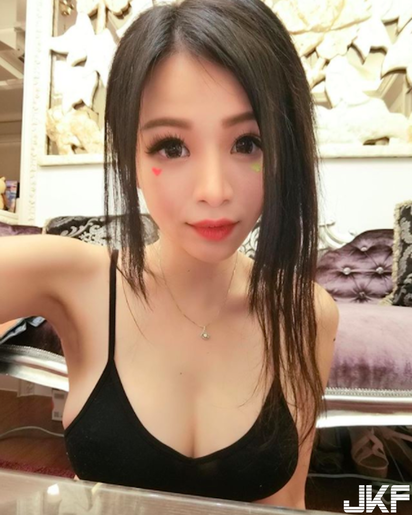 F奶炸裂！台灣「爆乳女老師」乳量讓人難以專心！超銷魂「飽滿上圍」同學會受不了啦…