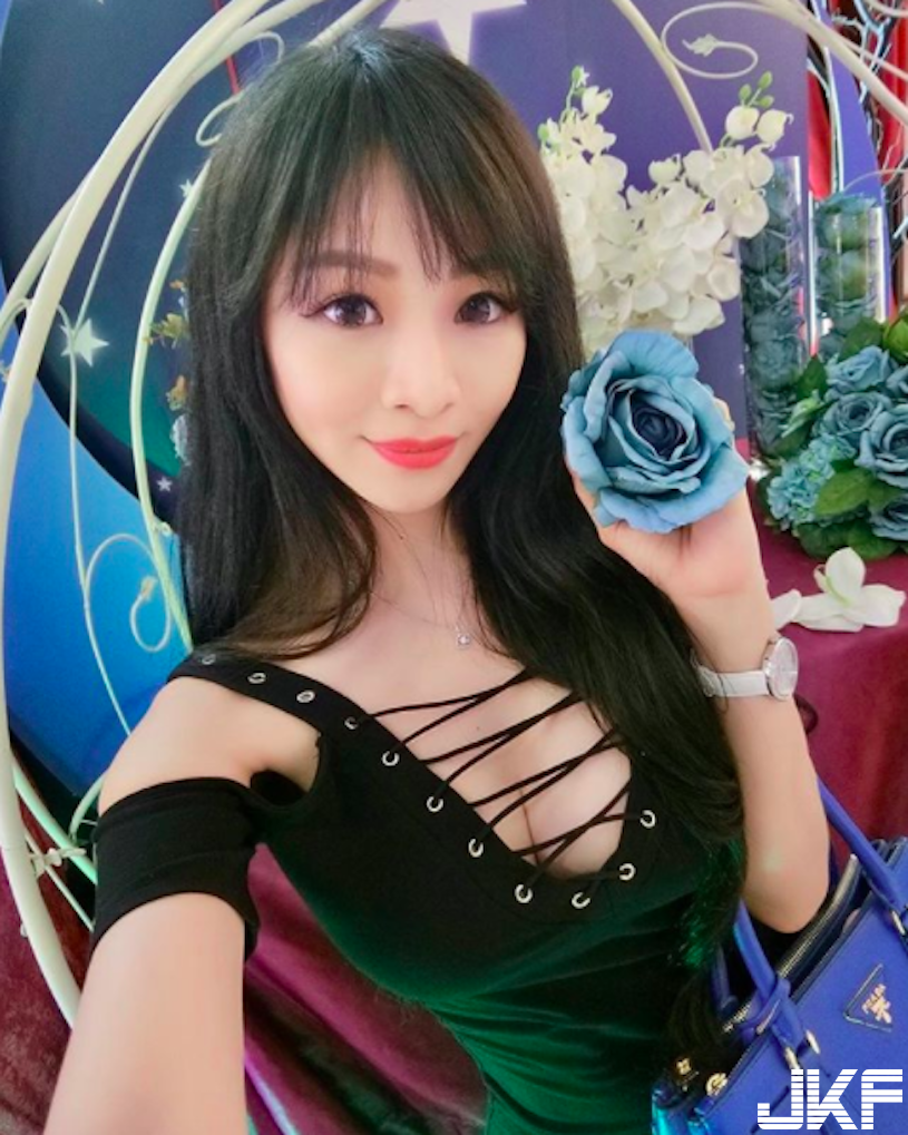 F奶炸裂！台灣「爆乳女老師」乳量讓人難以專心！超銷魂「飽滿上圍」同學會受不了啦…