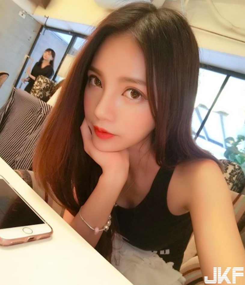 IG火辣性感女神！透明薄紗「搶眼身材完全展現」，爆乳照真的超美！