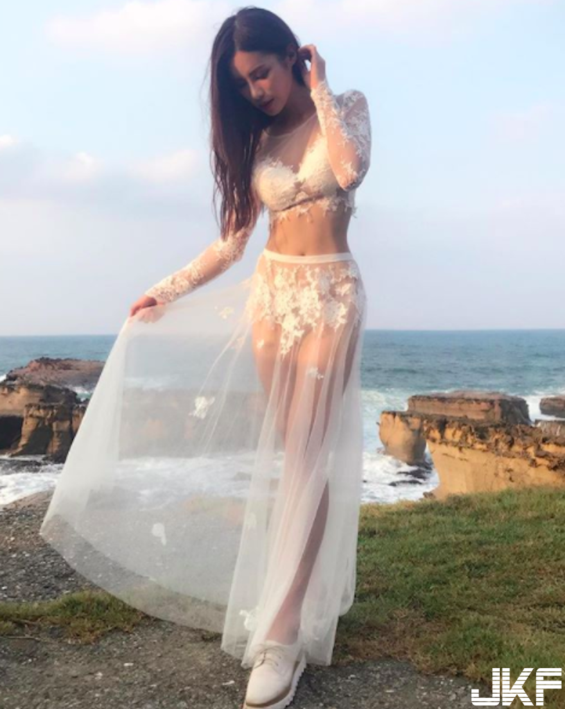IG火辣性感女神！透明薄紗「搶眼身材完全展現」，爆乳照真的超美！