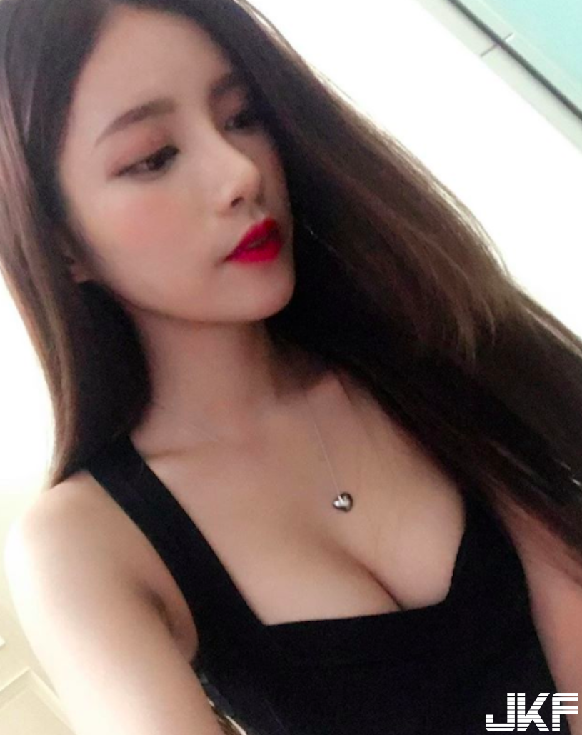IG火辣性感女神！透明薄紗「搶眼身材完全展現」，爆乳照真的超美！