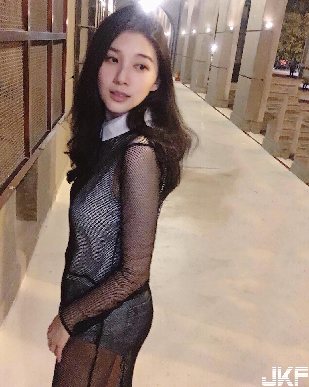 空靈系「花藝女孩」美到哭了！工作中好身材「深藏不露」，優雅性感讓人想帶回家！