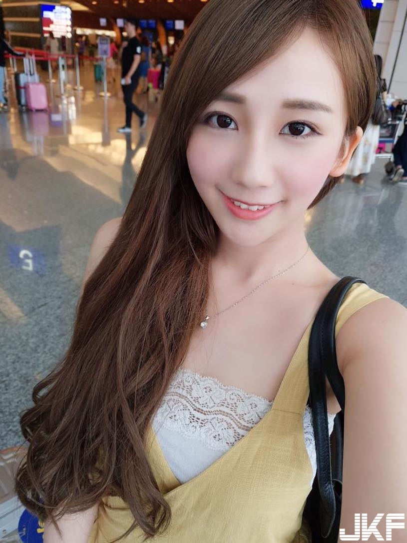 超爆乳連身比基尼裝！可愛正妹「超兇身材」真的太猛烈！