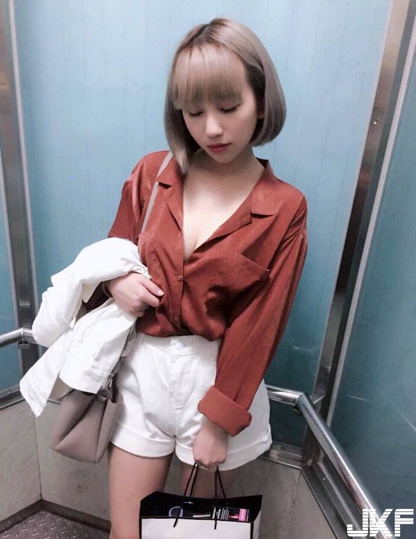 超爆乳連身比基尼裝！可愛正妹「超兇身材」真的太猛烈！