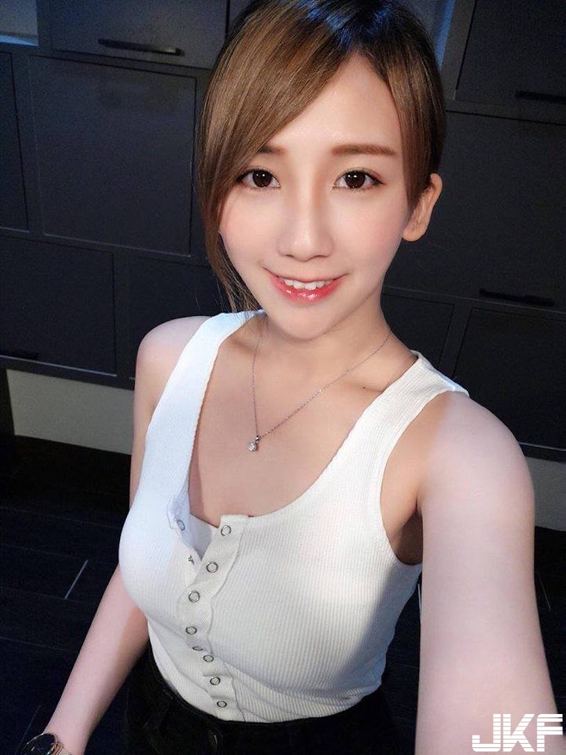 超爆乳連身比基尼裝！可愛正妹「超兇身材」真的太猛烈！