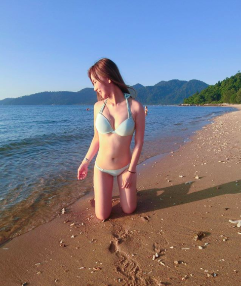 戀愛了！網瘋傳「爆乳沙灘奶妹」高顏值電力破表！超邪惡「倒奶辣照」逼死人啊…