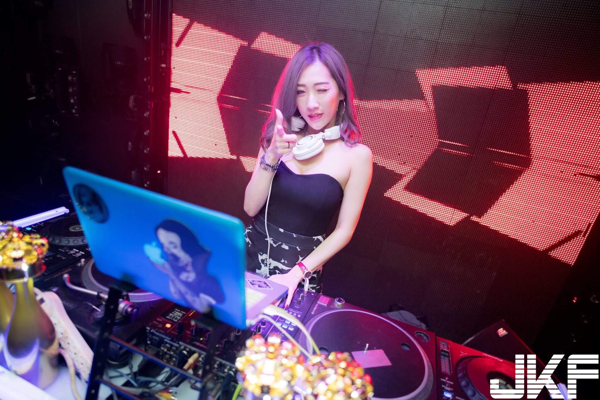 斯巴拉細！性感美乳DJ「拾壹」給你最強的音樂與視覺雙重享受！