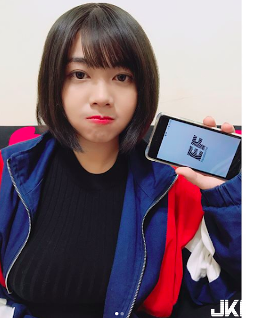 辦公室的巨大兇器！正妹長輩放桌「胸型超明顯」，身材好到流口水啦！