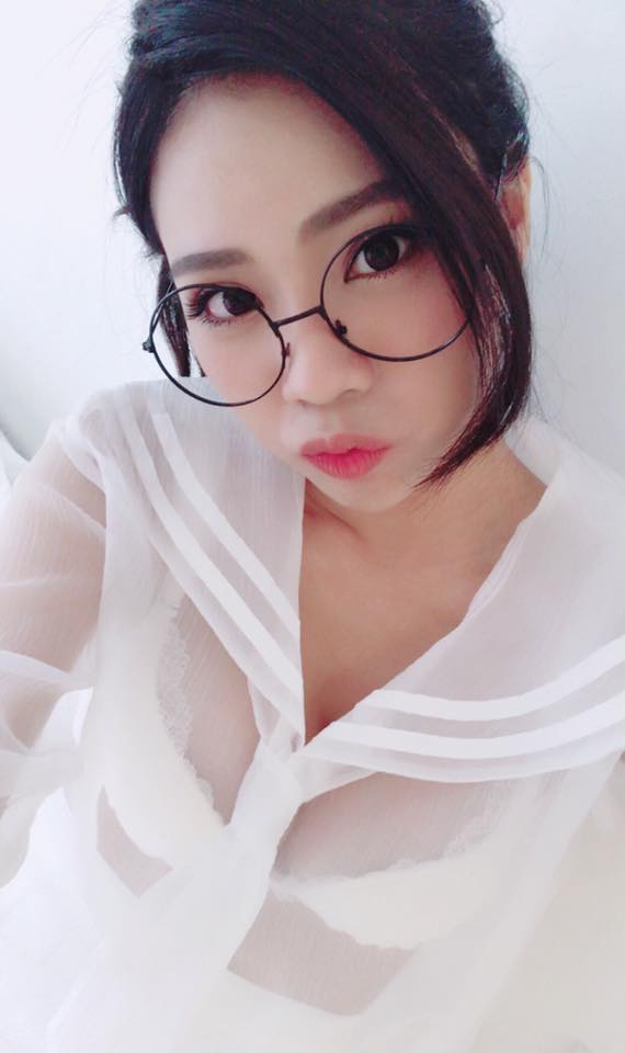 太撩啦！國民女神挑戰「蜜臀雙拼」，邪惡畫面讓網友激動了！