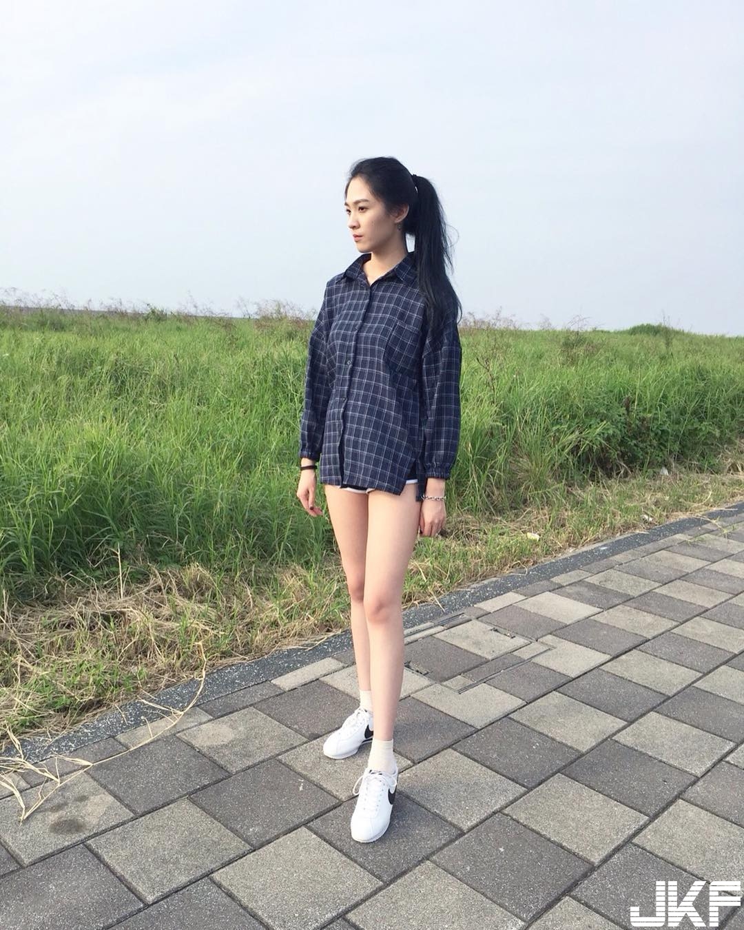 有夠狂！白嫩「長腿正妹」一雙腿就完封！美腿控絕對無法招架！