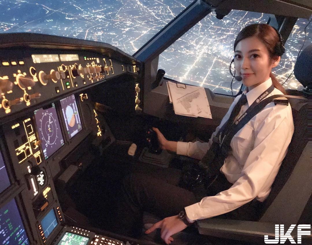跟空姐有得比！高顏值「最美機長」纖細美腿引注目！航空業出正妹啊…