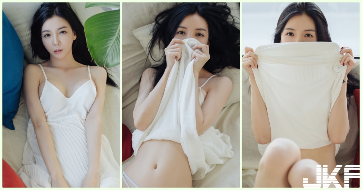 男友視角！超胸「白皙大奶妹」肩帶不小心滑落！極緻誘惑的「豪乳畫面」讓人好興奮…