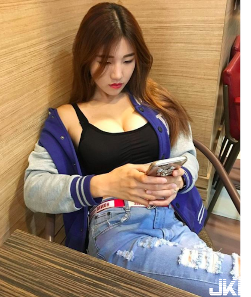 爆乳妹用大碗公考試！「飽滿乳量」辣到旁邊同學都暈了！
