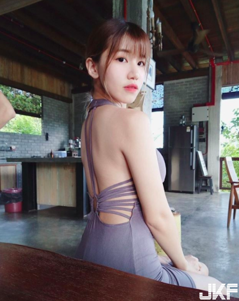 爆乳妹用大碗公考試！「飽滿乳量」辣到旁邊同學都暈了！