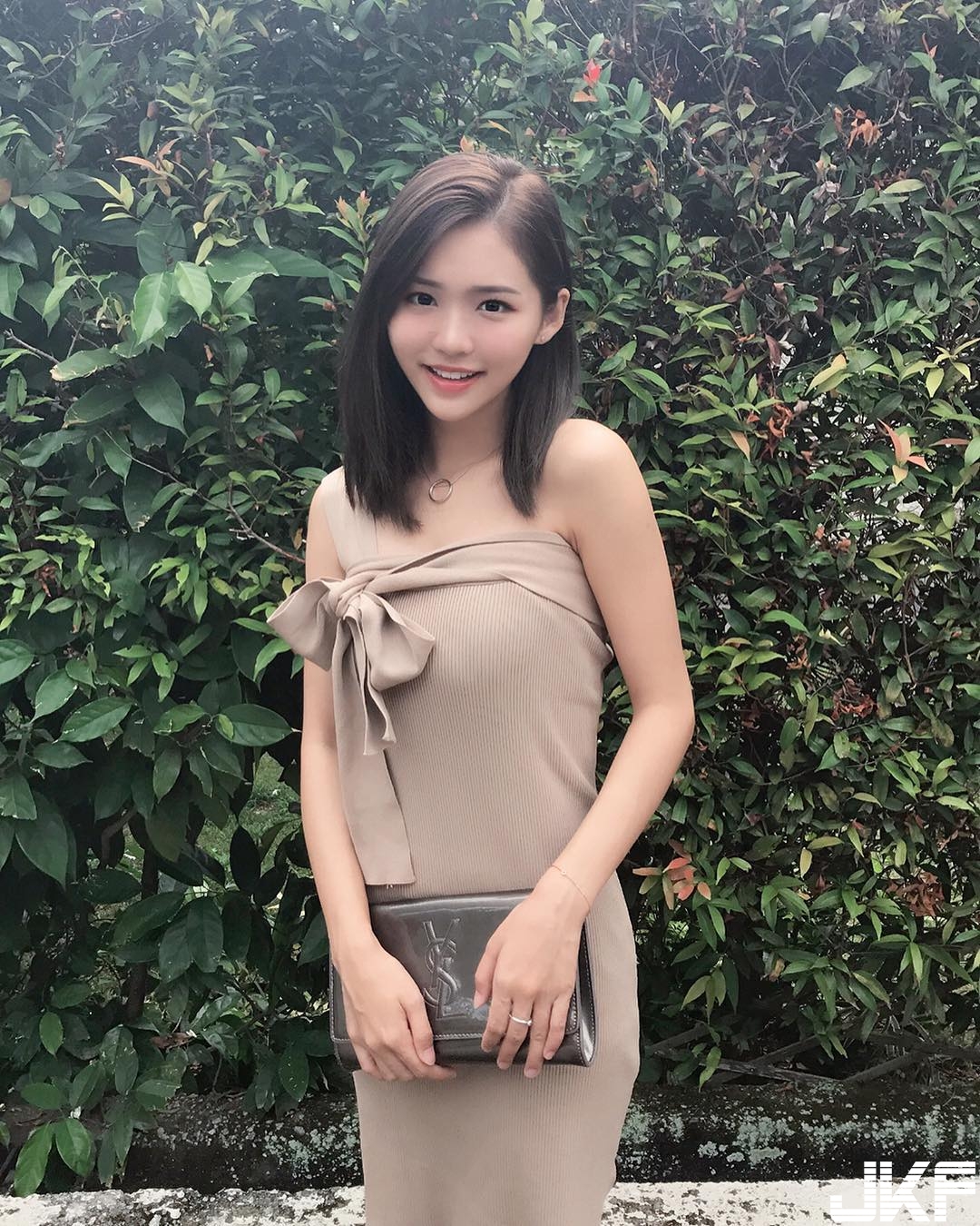 笑容太甜彷彿臉上長螞蟻！女友系「甜美正妹」笑顏太可愛，網友招架不住！