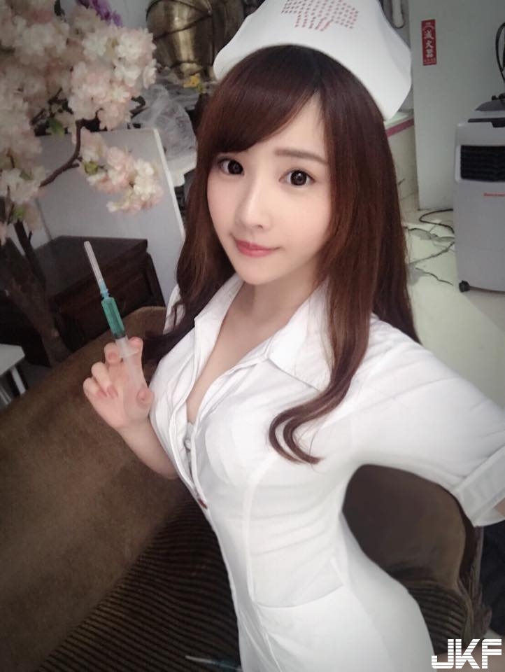 爆乳小護士 Apple Jen 兼具可愛性感 事業線好誘人阿... - 素人正妹 -