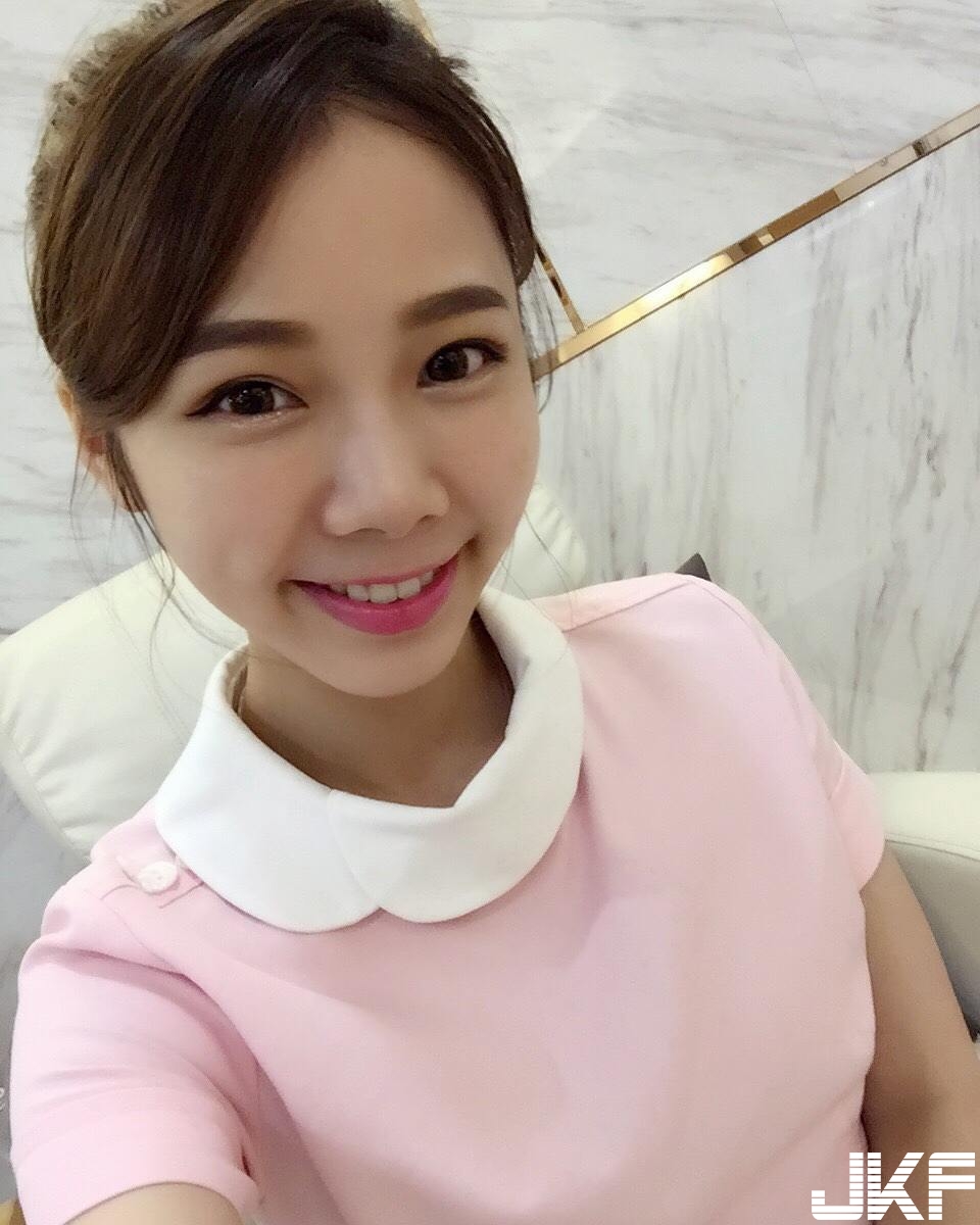 台中「正妹美齒師」超可愛　脫下制服露出白皙酥胸好性感！網友：馬上預約