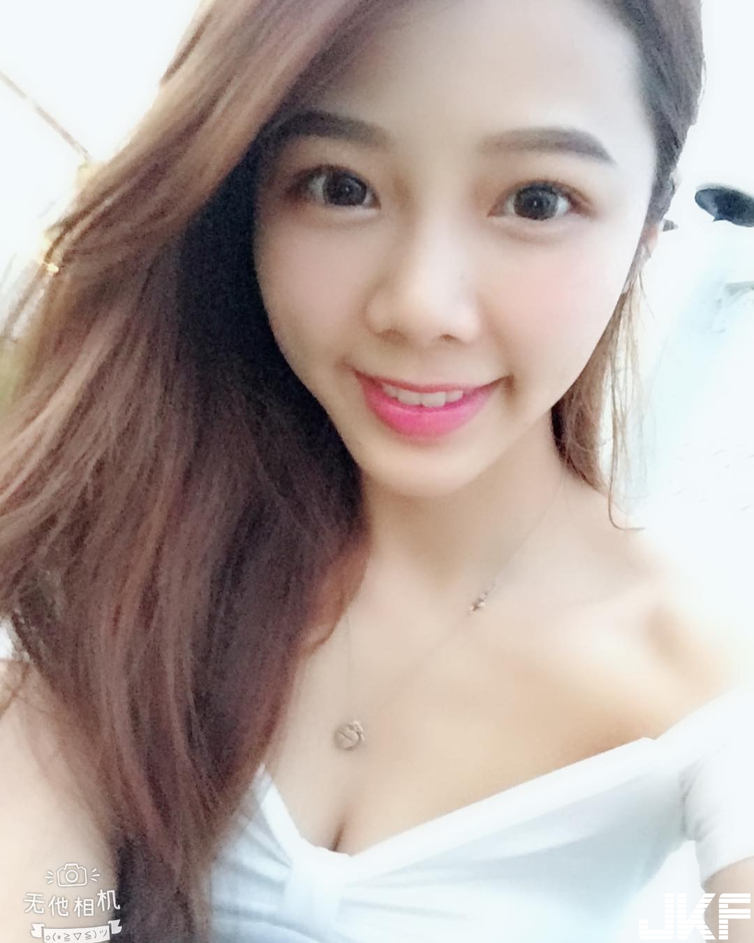 台中「正妹美齒師」超可愛　脫下制服露出白皙酥胸好性感！網友：馬上預約