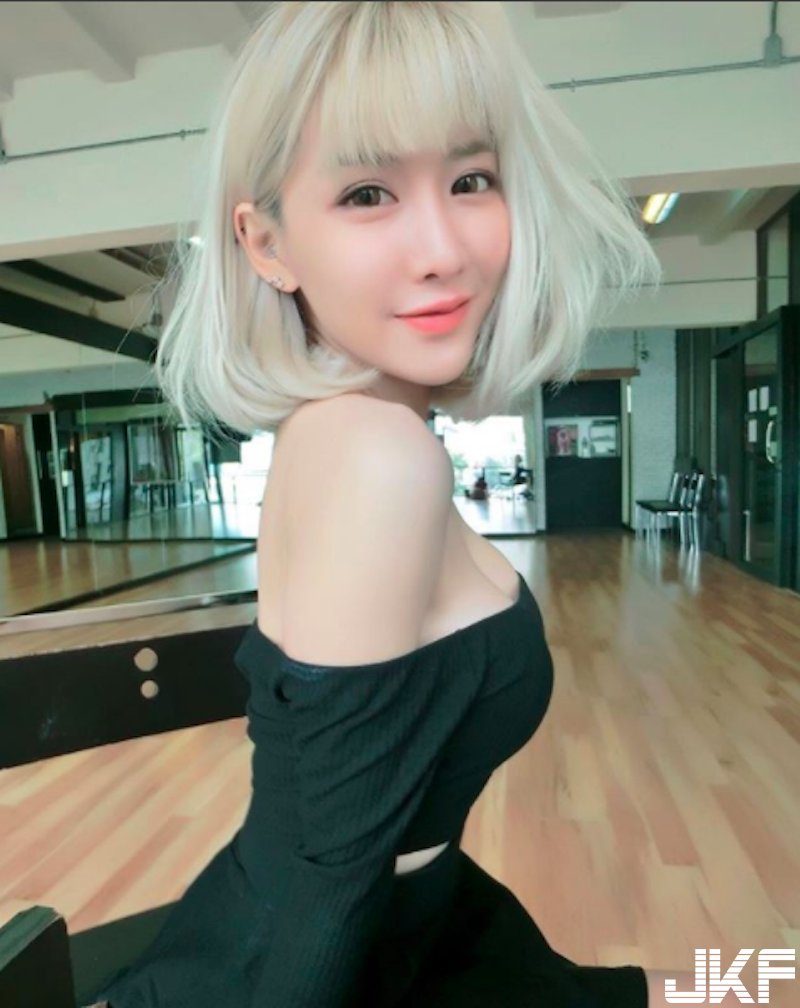 小隻馬的逆襲！超嬌小「巨乳萌妹」太亮眼！小小身軀藏不住「大大乳量」！