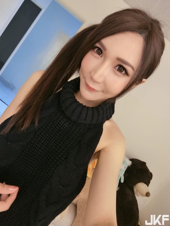 尺度過激！超狂奶油妹「媗媗」M魂爆發，挑戰上空綑綁寫真！