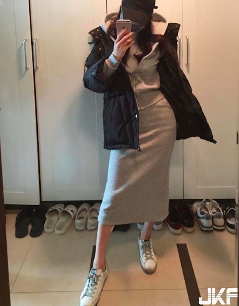 奶比頭大！「白嫩大胸妹」衣服好緊繃！背影「性感曲線」秒殺一片人！