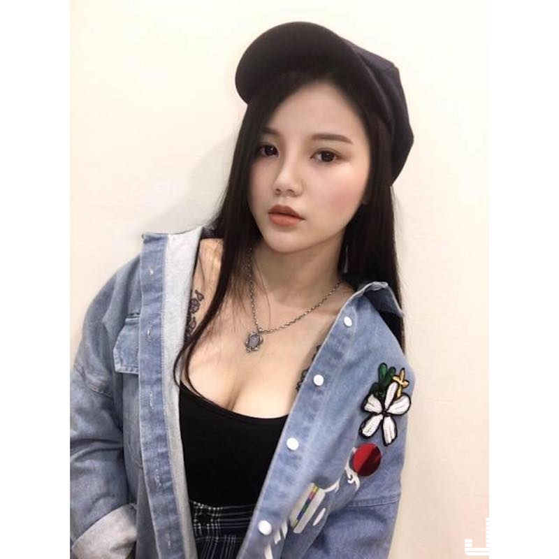 瑞豐夜市「爆乳老闆娘」！150cm「兇猛小隻馬」超火辣！比例太優客人怎受得了！