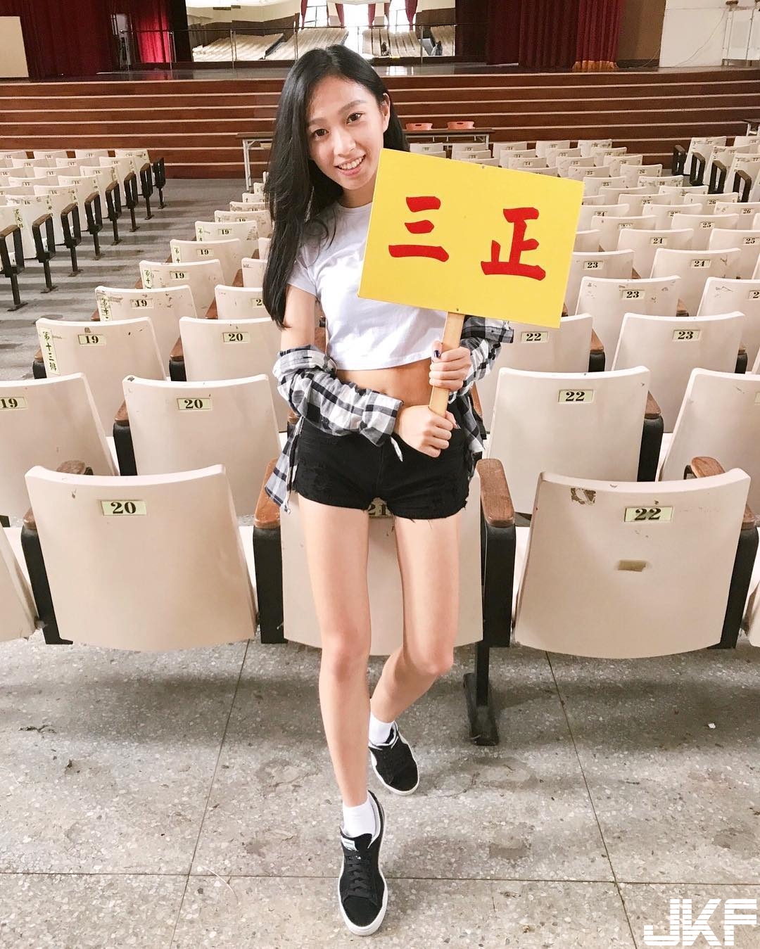 超辣小蠻腰！台師大「熱舞社正妹」火辣熱舞與呆萌日常的可愛反差！