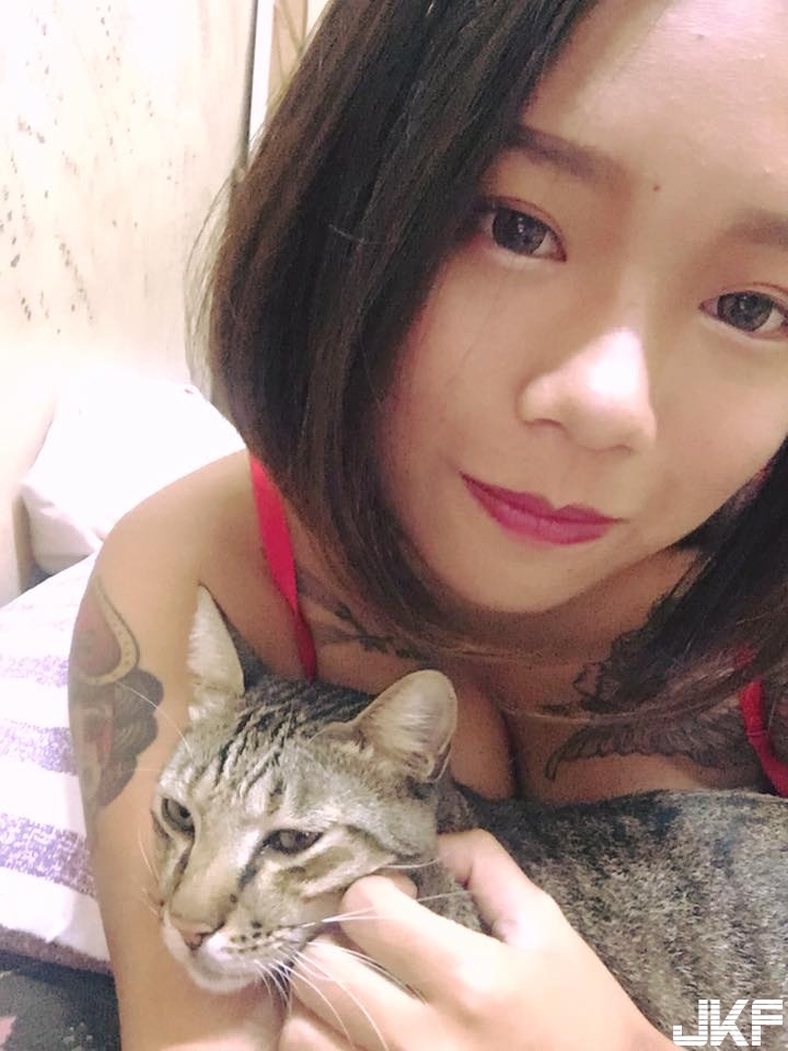 「陽光系美人魚」徵攝影師！小麥色「美乳正妹」性感身姿，絕對殺光你的底片！