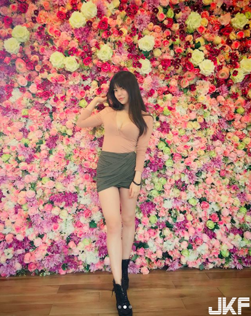 饒河街驚見「爆乳翹臀妹」！褲子下「曲線太明顯」！包緊緊卻看得好清楚啊！