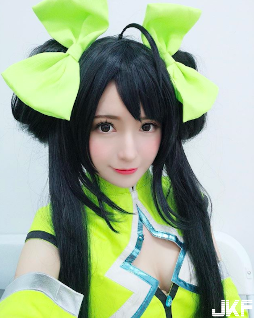 超性感美乳Coser！平時是乖巧制服妹，換上低胸裝變好邪惡啊！