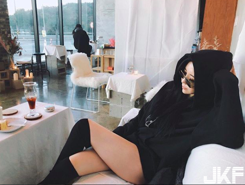 男人最愛！「大奶正妹」超Ｓ肉體曲線！「白嫩蜜大腿」讓人控制不住雙手！