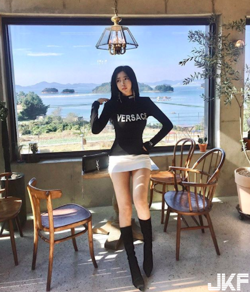 男人最愛！「大奶正妹」超Ｓ肉體曲線！「白嫩蜜大腿」讓人控制不住雙手！