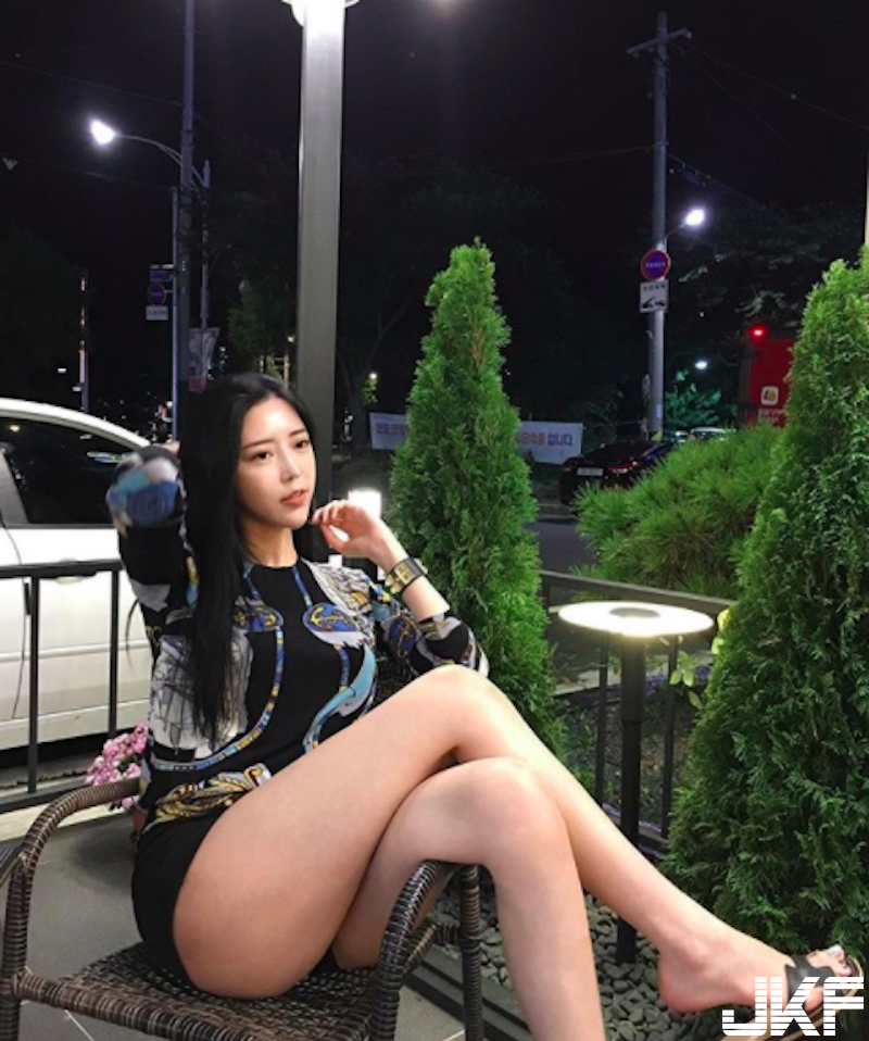 男人最愛！「大奶正妹」超Ｓ肉體曲線！「白嫩蜜大腿」讓人控制不住雙手！