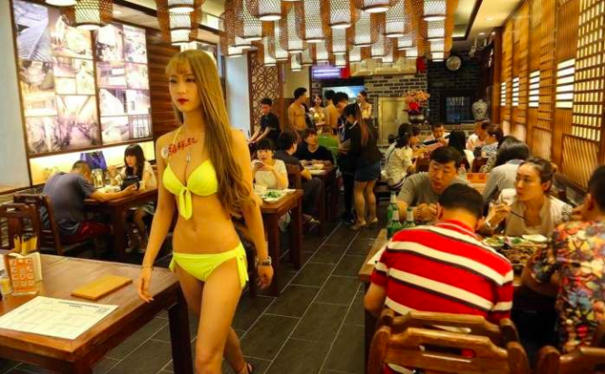 好胸！爆乳餐廳「F奶女店員」引Line瘋傳！超神猛「帝王體驗」畫面好害羞喔…